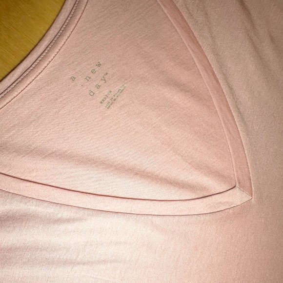 A New Day Light Pink V-Neck T-Shirt with Cuffed Sleeves Medium - Picture 3 of 6